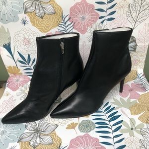 NWT 🏷 Black Booties